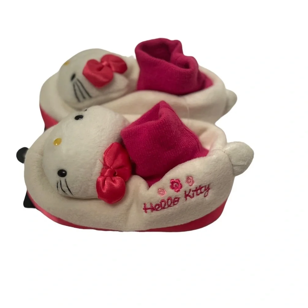 Hello Kitty Slippers Size 9-10 NWOT